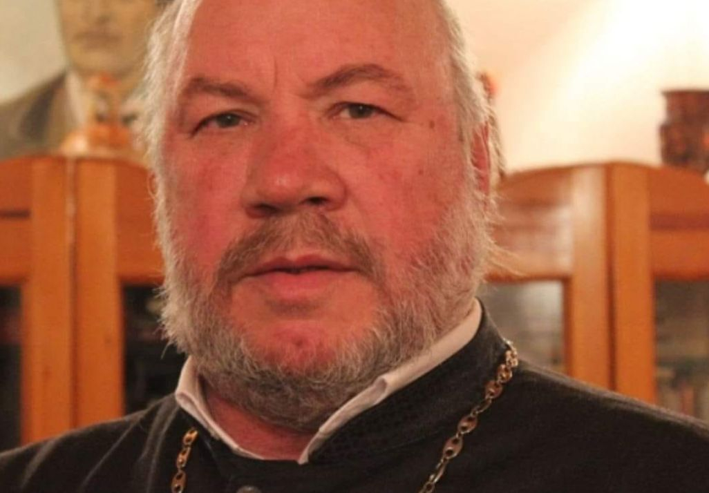 Отец Боян Саръев бере душа в болница
