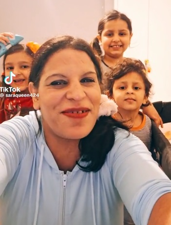 Хит в мрежата! Ромка и децата й събраха очите с това новогодишно ВИДЕО