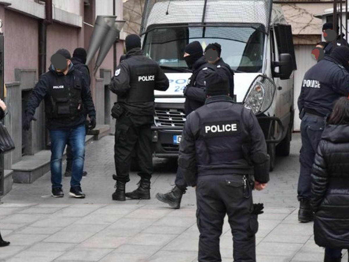 ГДБОП сгащи опасен бандит от Бургас с няколко торби с дрога и раница, пълна с патрони