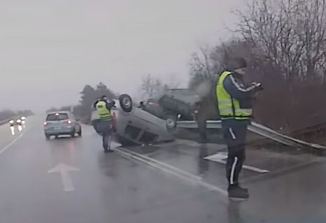 Ужас на пътя София-Варна, автомобили летят през мантинелата СНИМКИ 