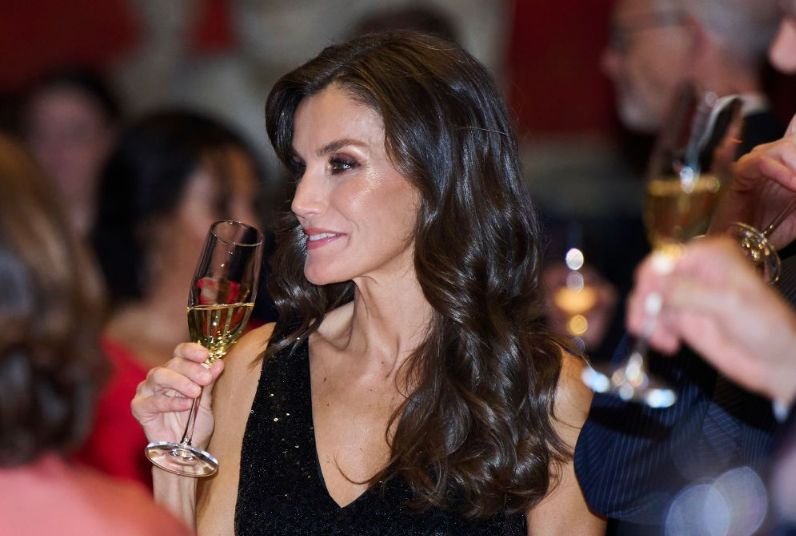 След сексскандала: Испанската кралица Летисия шокира с вида си, неузнаваема е СНИМКИ