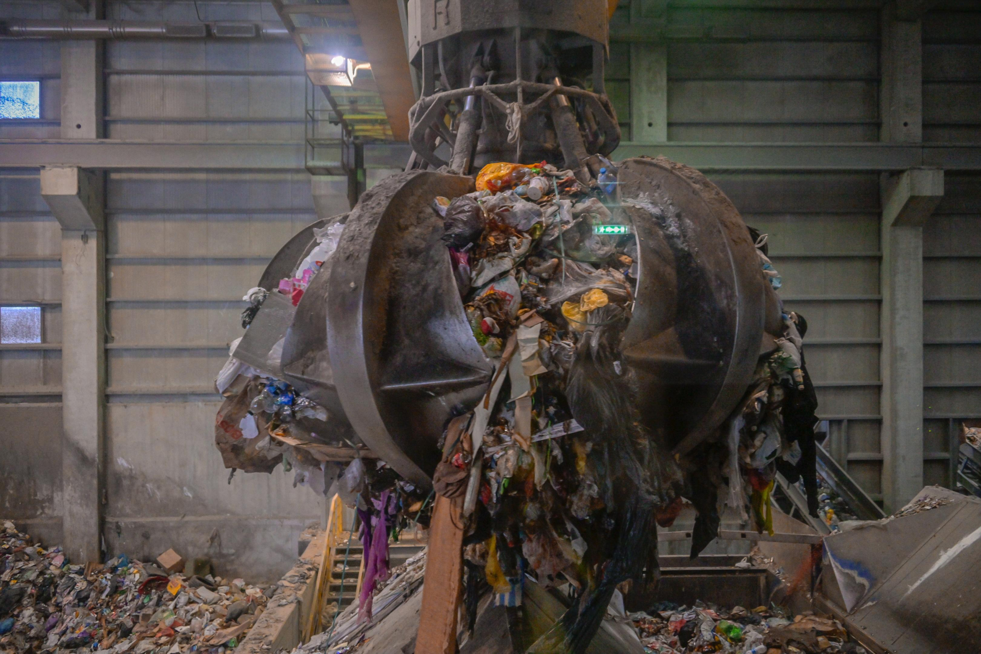 Първа версия за извънредната ситуация в завода за боклук в София