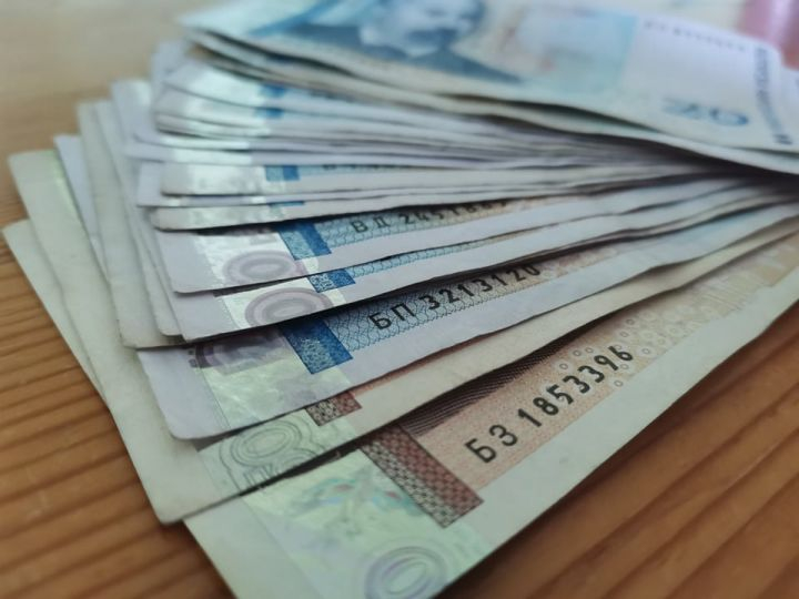 Без таван: Дават 4300 лева пенсия на 4-ма велможи в България