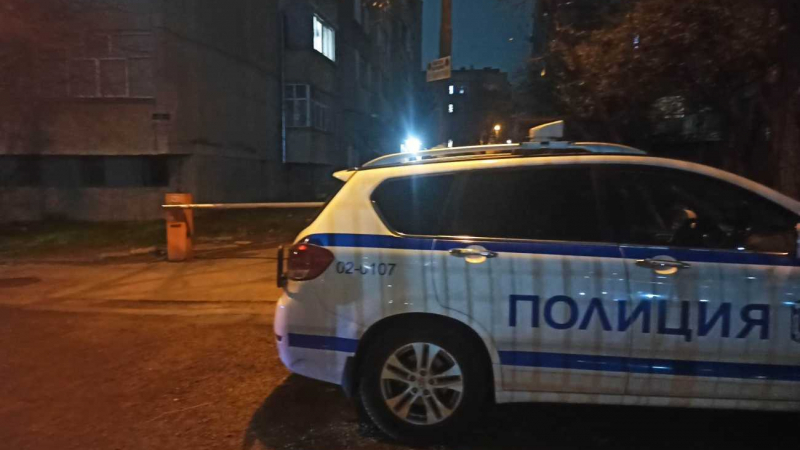 Зловеща находка в Бургас: Трупове на баща и син лежат в коридора на апартамент, какво се е случило 