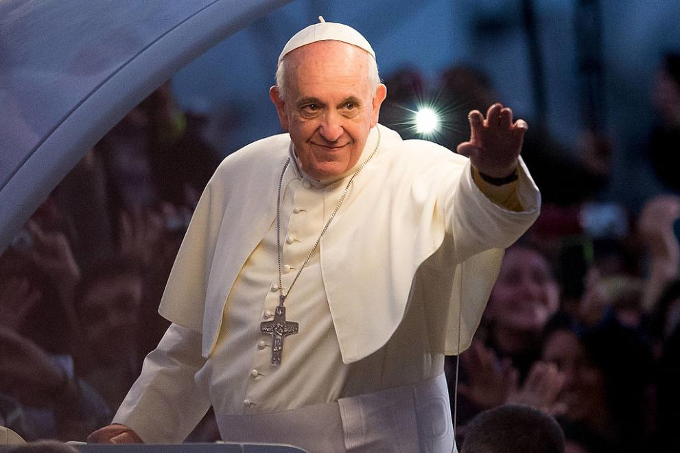 Ватиканът с обяснение за думите на папата Украйна да развее бялото знаме