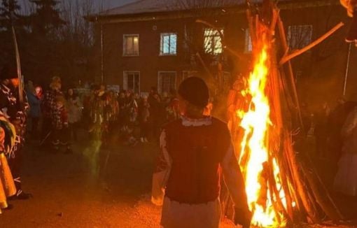 Не сте я виждали така: Княгиня Калина сложи калпак и надяна... СНИМКИ