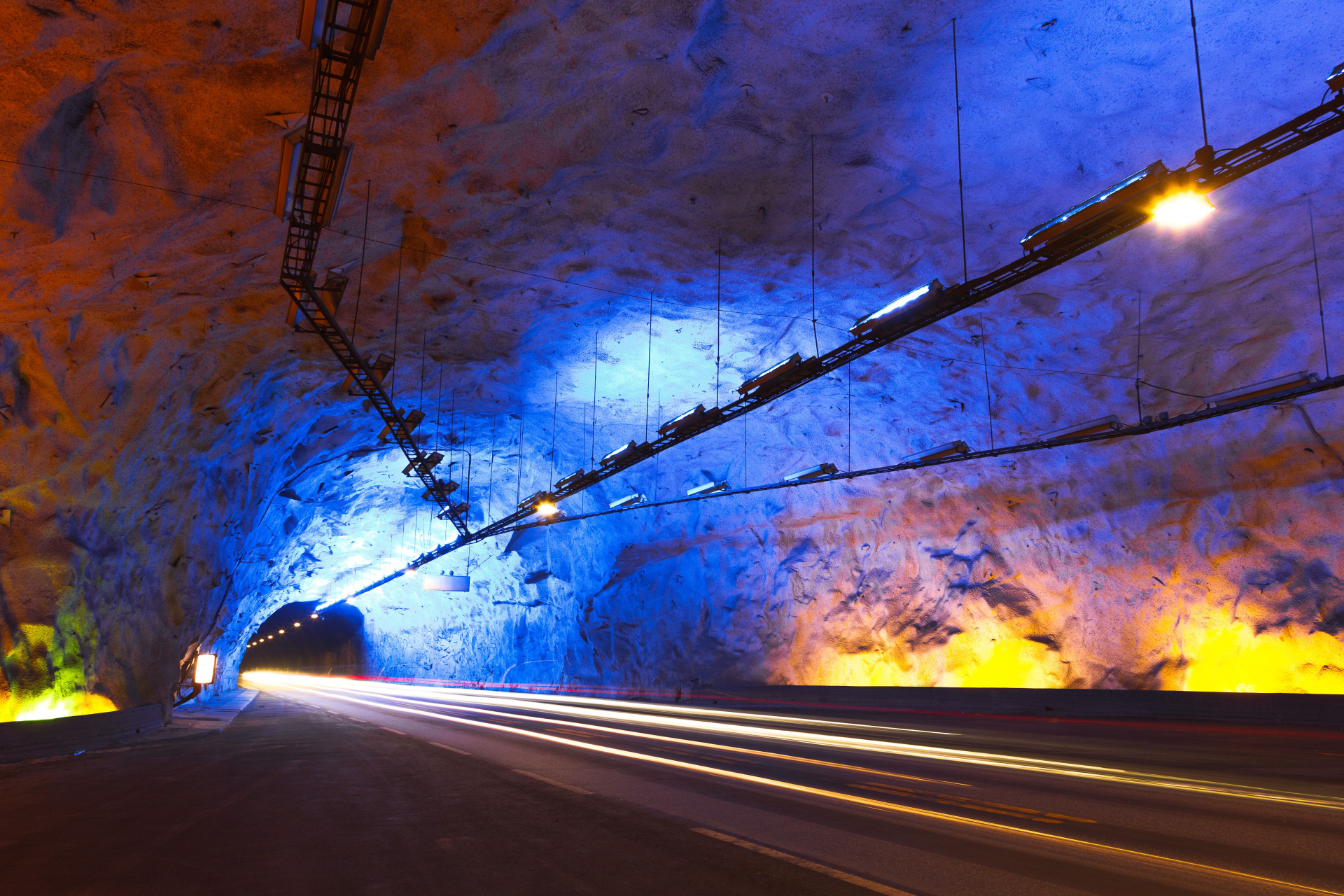 Няма да повярвате, че това е тунел - най-дългият в света 