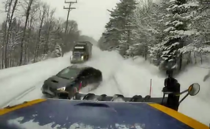 Зрелищни ВИДЕА: Subaru бе разкъсан наполовина в катастрофа със снегорин