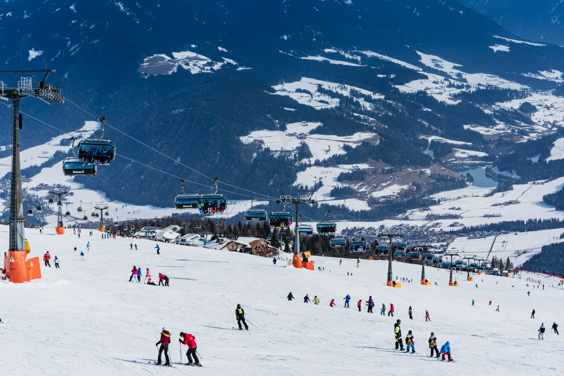 Европрокуратурата тараши хотели в роден ски курорт, какво се случва
