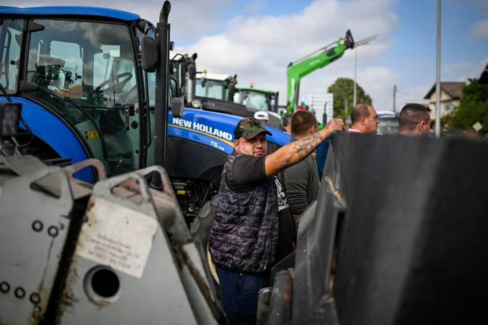 Фермерският протест във Франция набира скорост ВИДЕО