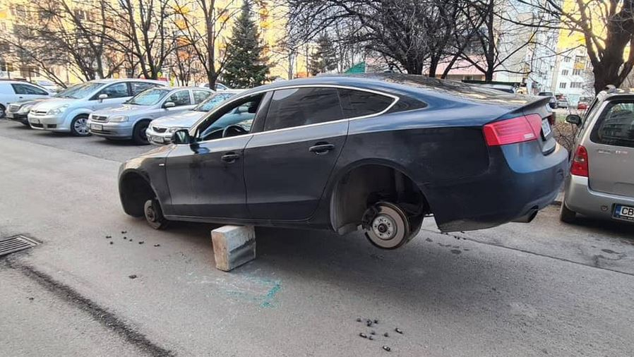 Пълен шок! Георги паркира колата си в столичния ж.к. Младост, а на сутринта завари това СНИМКИ