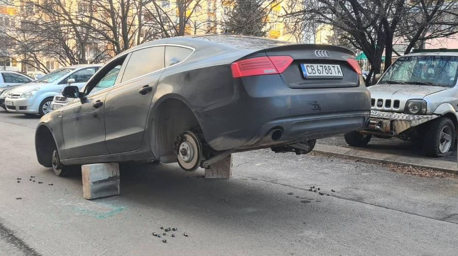 Пълен шок! Георги паркира колата си в столичния ж.к. Младост, а на сутринта завари това СНИМКИ