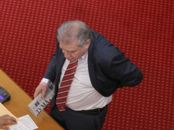 Първо в БЛИЦ: Скандалният депутат от разговорите с Васил Божков се разведе