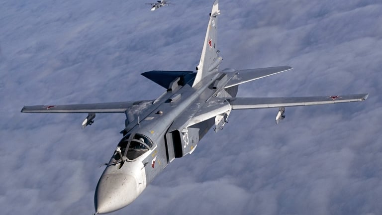 Страшилище: Появи се СНИМКА на украински Су-24 с крилата ракета SCALP