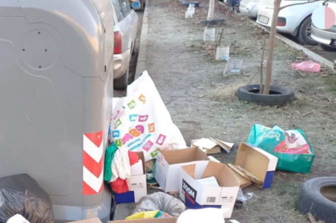 Ударихме дъното: Българското знаме и българският език стигнаха до боклука СНИМКИ
