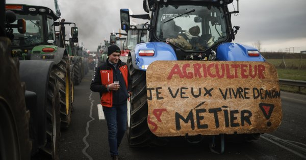 Край на фермерските протести и блокади във Франция