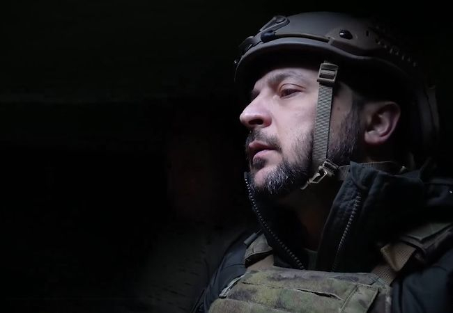 На фона на драмата със Залужни: Зеленски изненадващо посети армията на фронта ВИДЕО