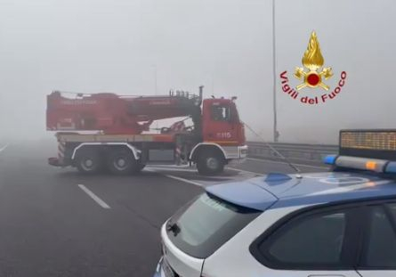 Тежка катастрофа с 20 коли в Италия, съпрузи загинаха заклещени ВИДЕО