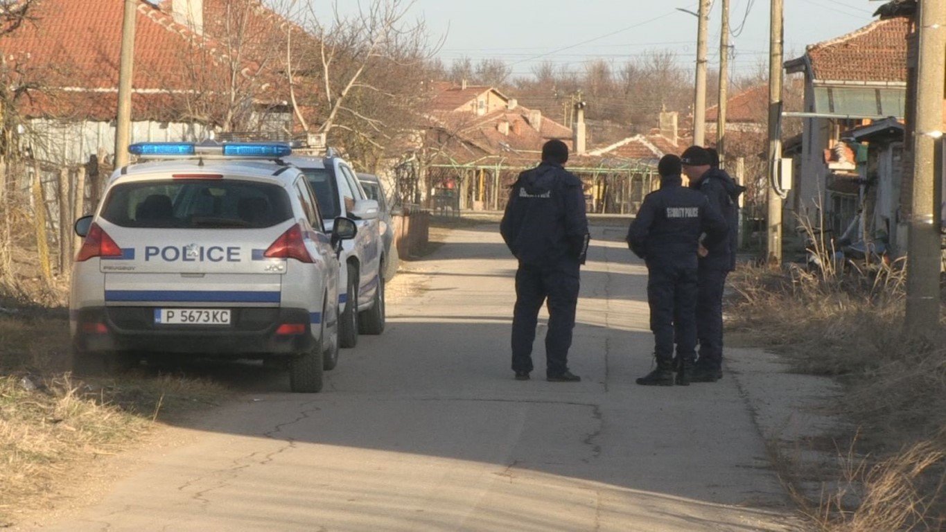 Двама полицаи предотвратиха огромна трагедия край Сливен