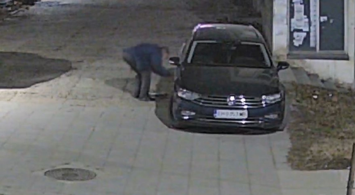 Мъж се доближи до автомобил в Плевен, последвалото е скандално ВИДЕО