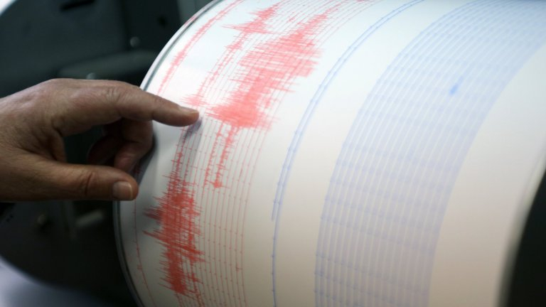 Безсънна нощ на Балканите: Три последователни земетресения разтърсиха...