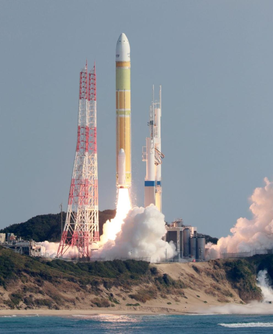 Пробив в небесата: Япония успешно изстреля ракетата H3 СНИМКИ