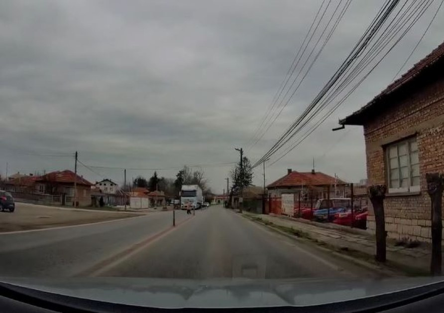 Цяла България говори за постъпката на този шофьор на тир в Поликраище СНИМКИ 