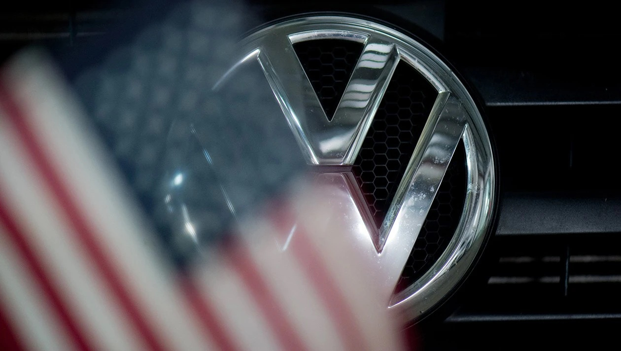 Китай блокира автомобилите на Volkswagen в американските пристанища 