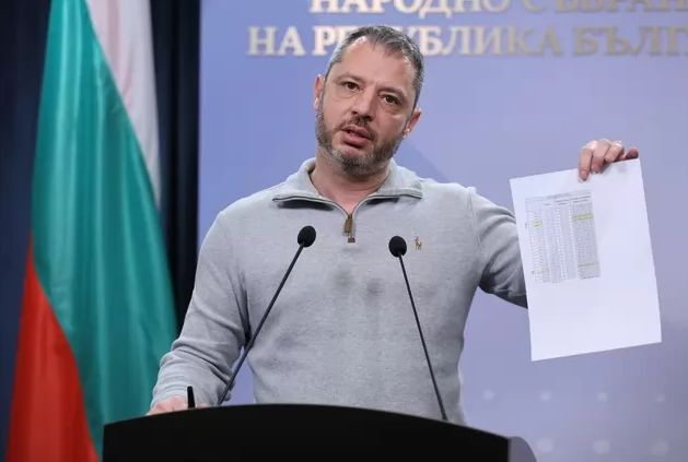 Добрев издаде за жесток шантаж от Асен Василев към ЕК, намеси Навални