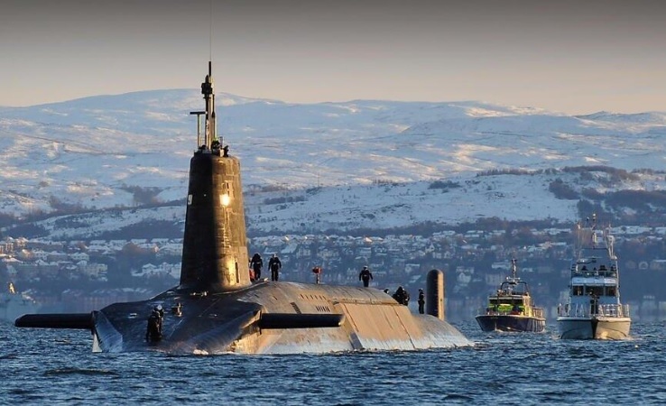 The Sun: Британският флот проведе неуспешно изстрелване на ядрена ракета, министър на косъм от смъртта