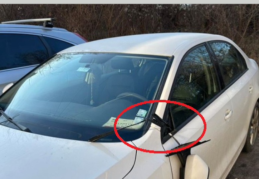 Жена паркира колата си в кв. "Гео Милев", а след няколко часа я завари така СНИМКА