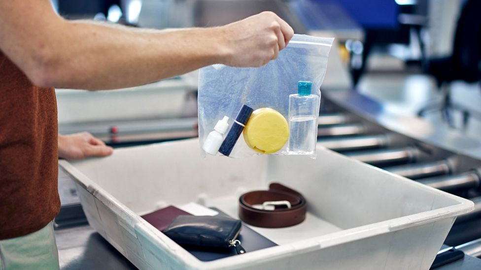 Най-накрая: Тези европейски летища отменят най-омразното правило за ръчния багаж!