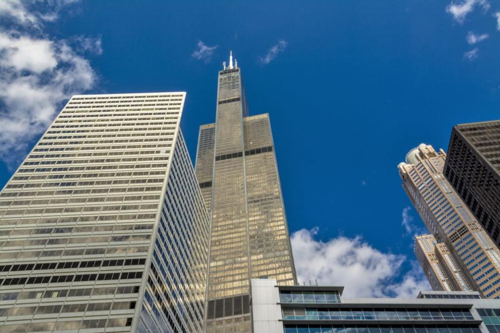 Най-високата сграда в Чикаго ще грейне в цветовете на българското знаме