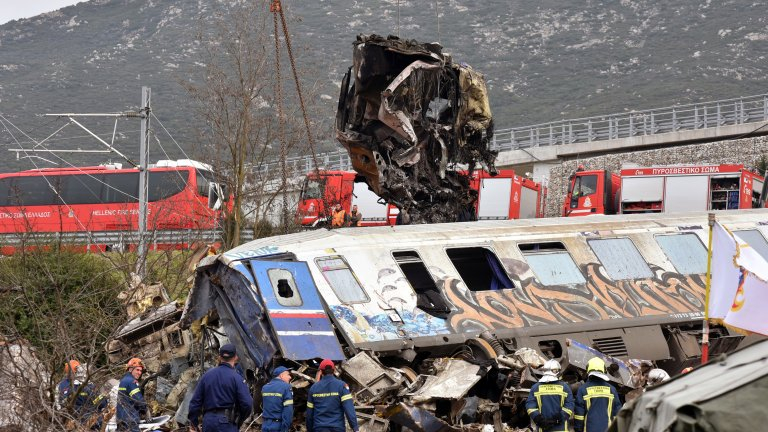 Стачка блокира Гърция година след влаковата катастрофа: Ще бъдат засегнати и полети
