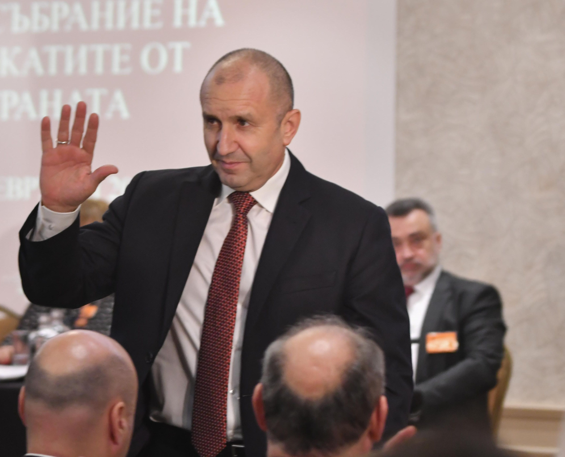 Радев закова президента на РСМ за непристойните му думи