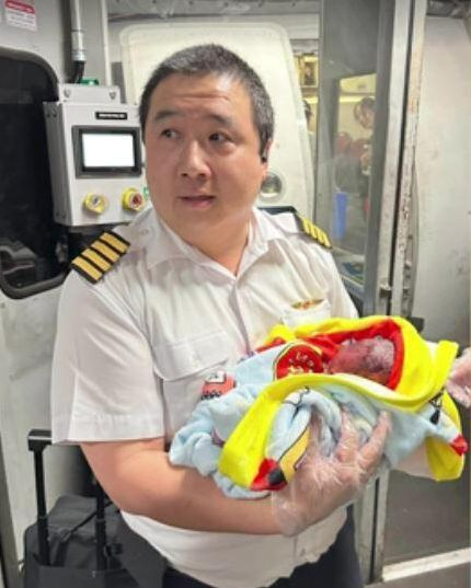 Драма в небето: Пилот изхвърча на пожар от кабината заради извънредна ситуация на борда 
