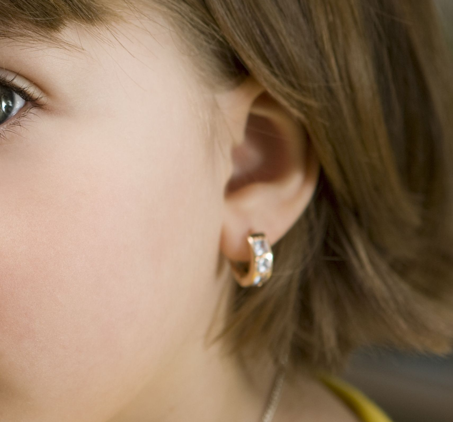 Бабаит отскубна златна обица от ухото на 9-г. дете в Сливен