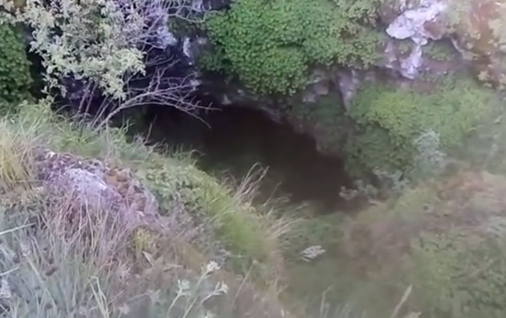 Подземна река и 46 водопада бушуват в наша тайнствена пещера 