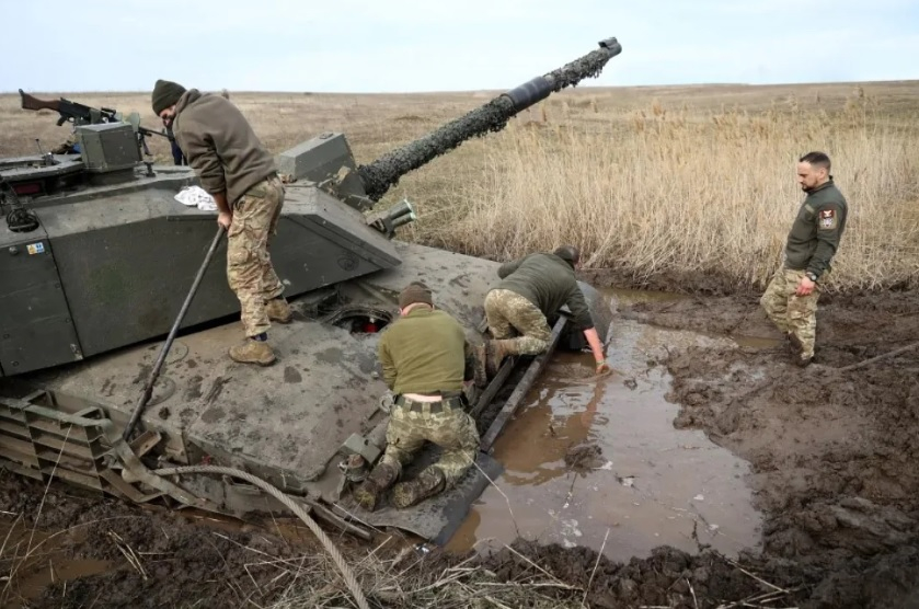Украинските военни назоваха плюсовете и минусите на танковете Challenger 2 СНИМКИ