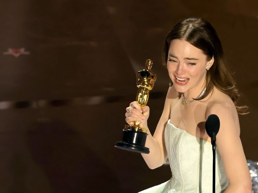 Роклята на Ема Стоун ѝ разказа играта на Оскарите ВИДЕО