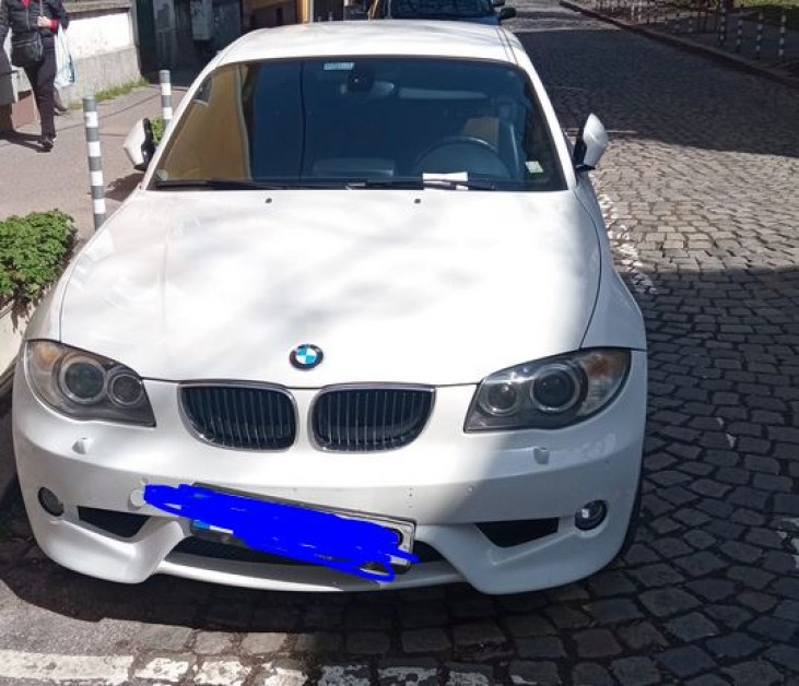 Шофьор паркира бялото си БМВ в София, а като се върна, завари тази БЕЛЕЖКА