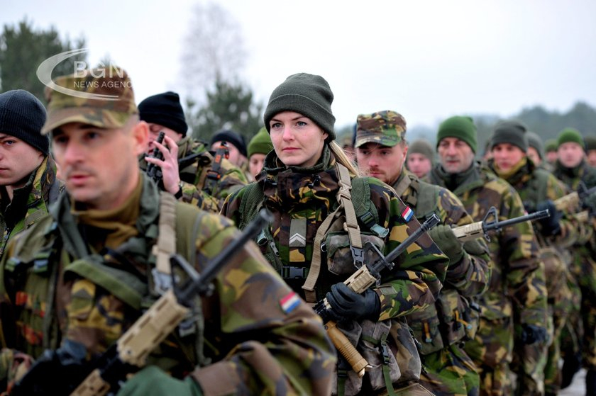Готови за война? Дания призова жени за военна служба 