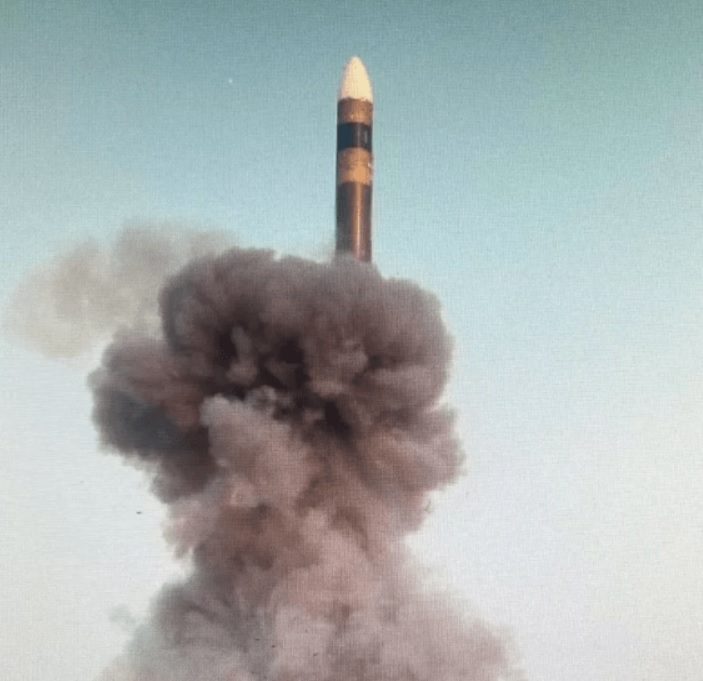 Индия показа за първи път ракетата Agni-5, която "променя играта" СНИМКИ