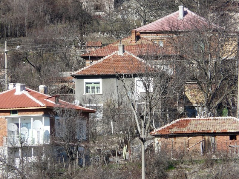 Цяла България говори за случващото се в селото на „мъдреците“