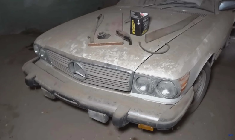 За първи път от 20 г. измиха захвърлен Mercedes-Benz SL, преобразяването е удивително ВИДЕО