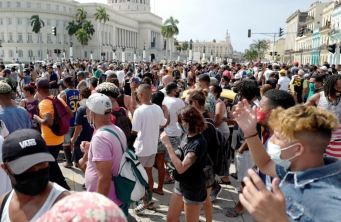 Напрежение в Куба: Хората излязоха по улиците на протести, а причината е...
