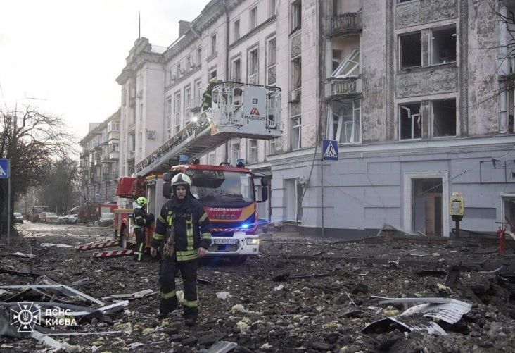Извънредно: Взривове събудиха Киев