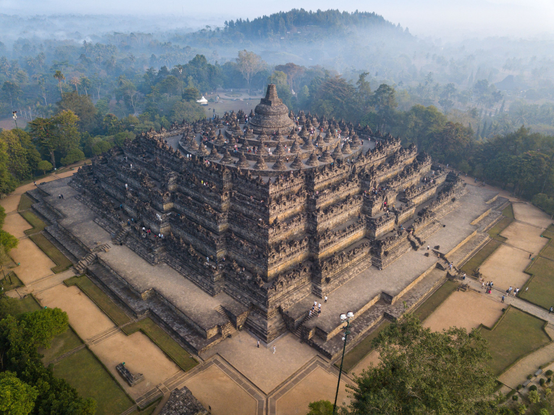 Забравете Бали, вижте истинските скрити съкровища на Индонезия 