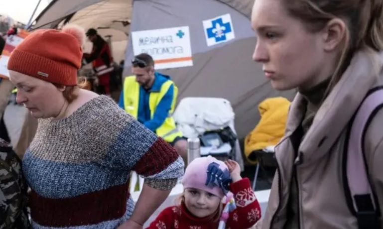 Politico обясни защо украинските бежанци не отиват във Франция
