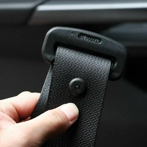 Блогър изуми шофьорите с тайна функция на копче на колана за безопасност ВИДЕО